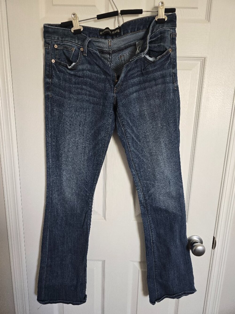 Express Barely Boot Jeans – Size 8 – Classic Wash